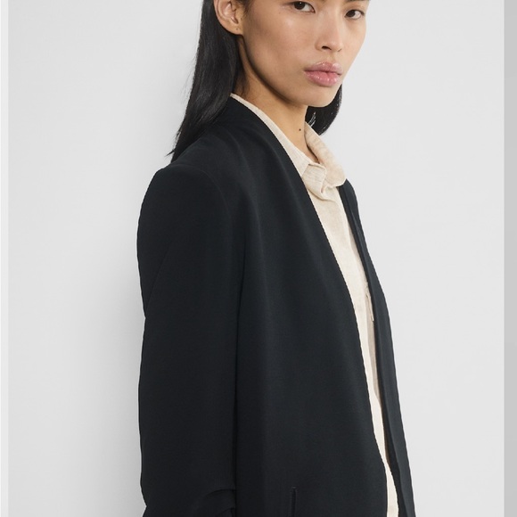 Aritzia Babaton Power Blazer - Mirror Crepe Black - Picture 2 of 6